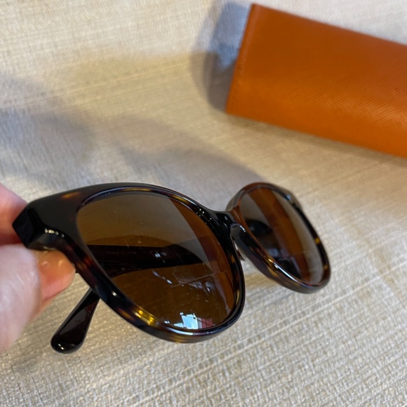 Tory Burch Tortoise Shell Sunglasses with Orange Case - Picture 7 of 10